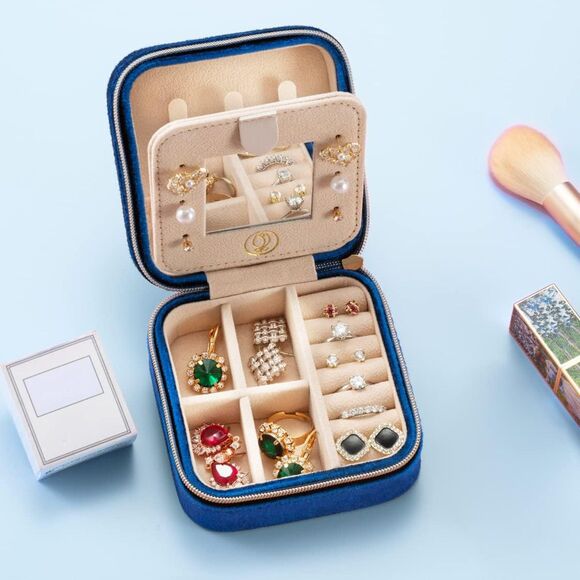 Compact Velvet Travel Jewelry Box Small Elegant & Convenient Storage of Trinkets - Picture 4 of 5